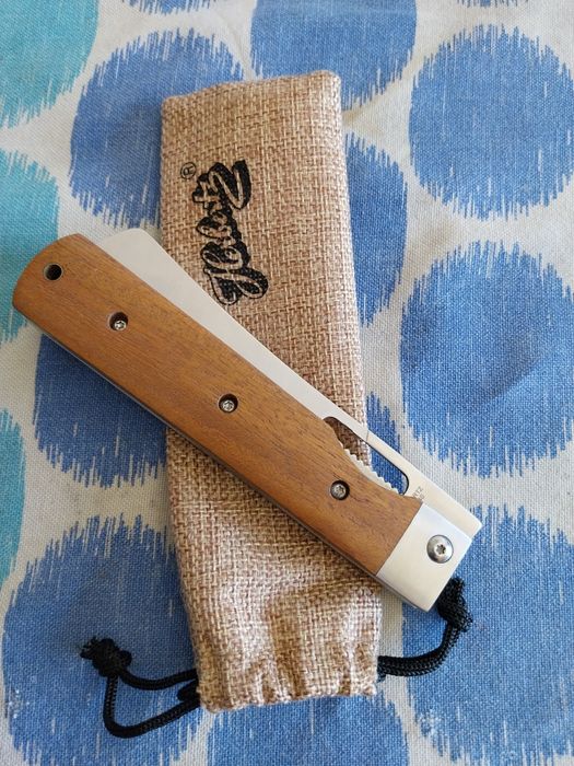 Faca Herbertz com cabo em madeira