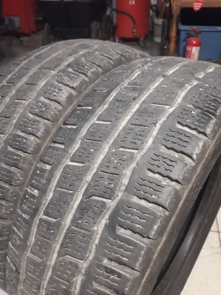 2 Opony zimowe 215/65r16C KUMHO