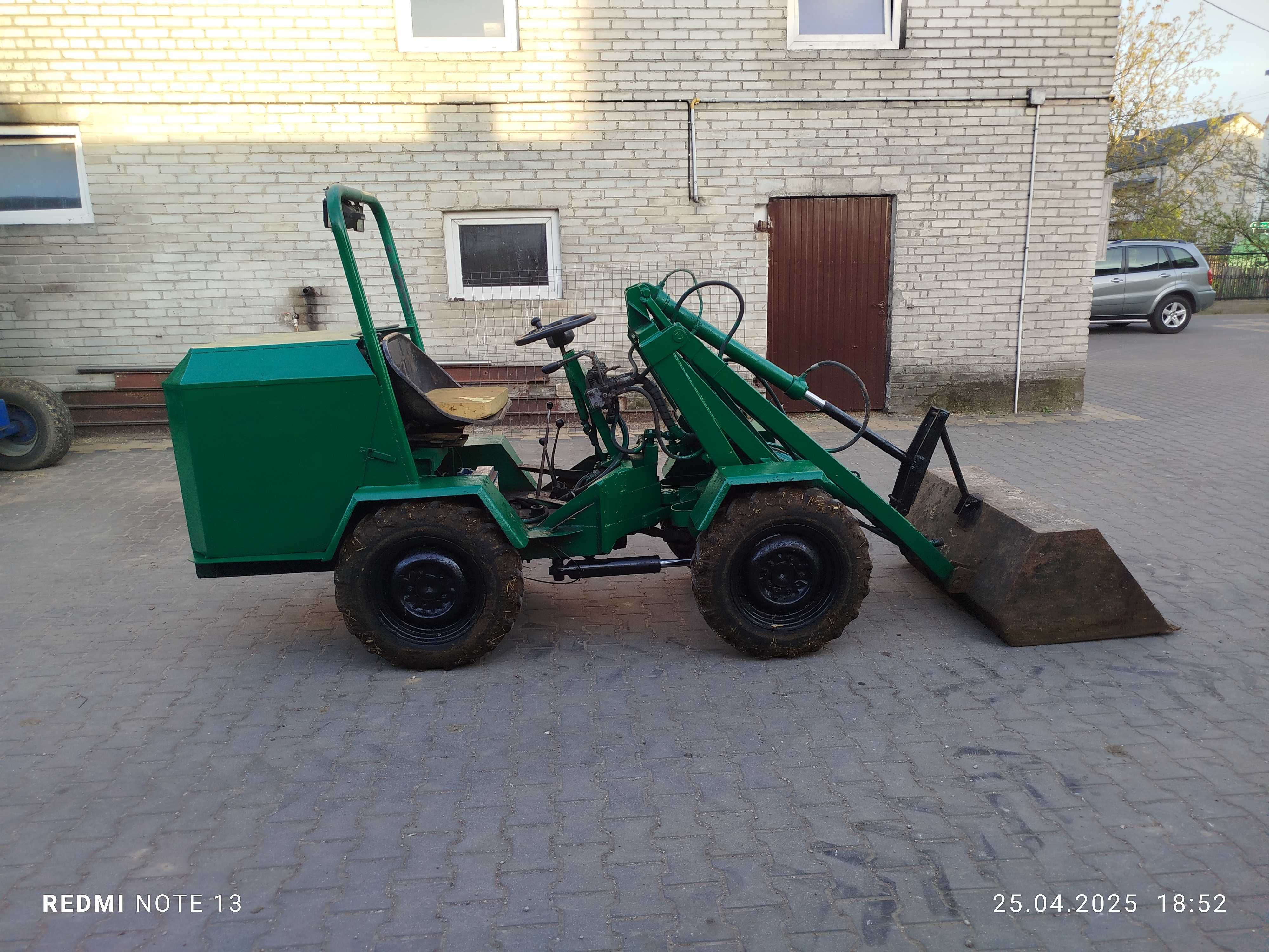 Sprzedam mini Ładowarkę   szer 1 m 4x4