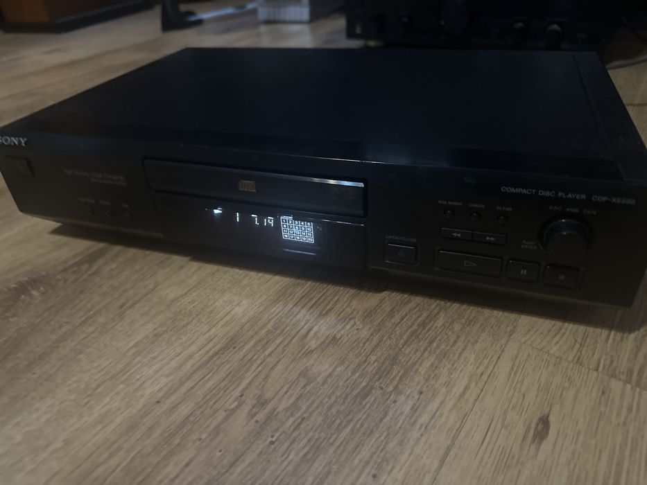 CD Sony CDP-XE220