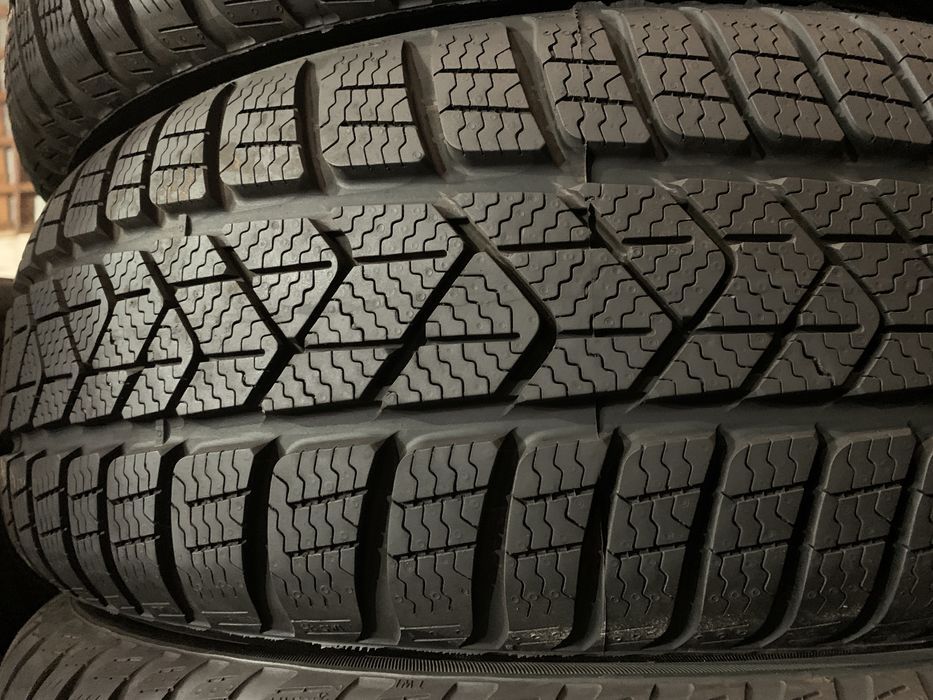 225/60 R17 Pirelli Scorpion Winter