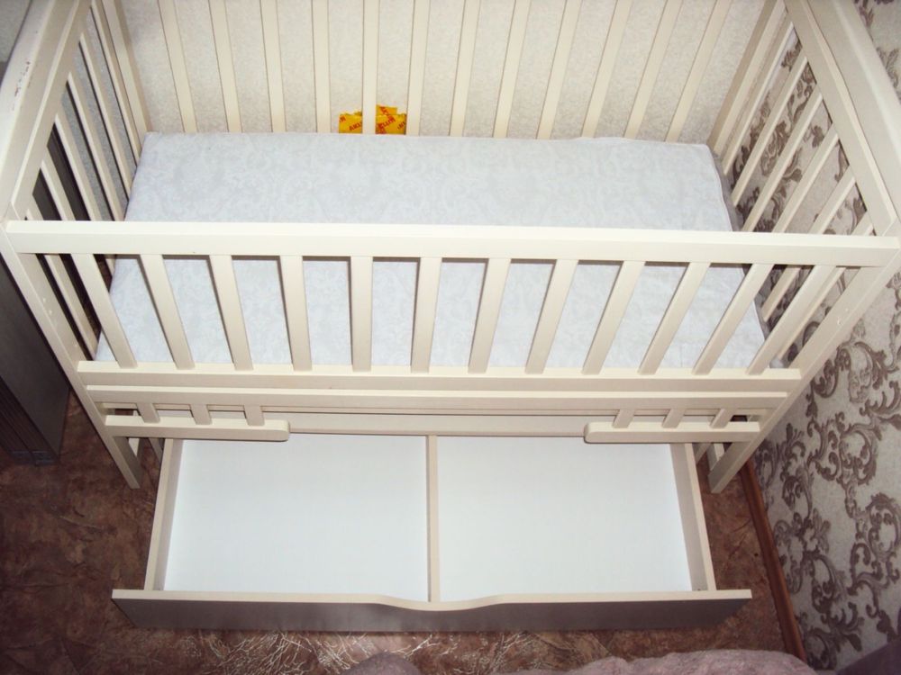 Дитяча кроватка з кокосовим матрасом