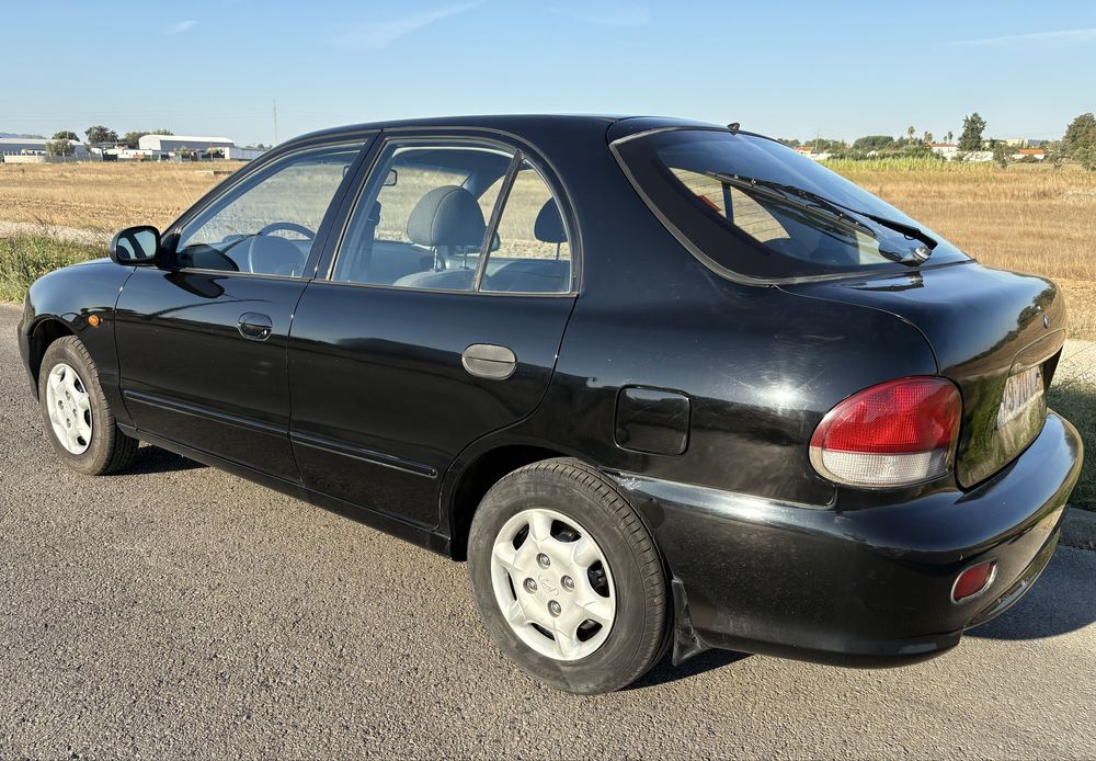 Hyundai accent 1.3 ( consome agua)