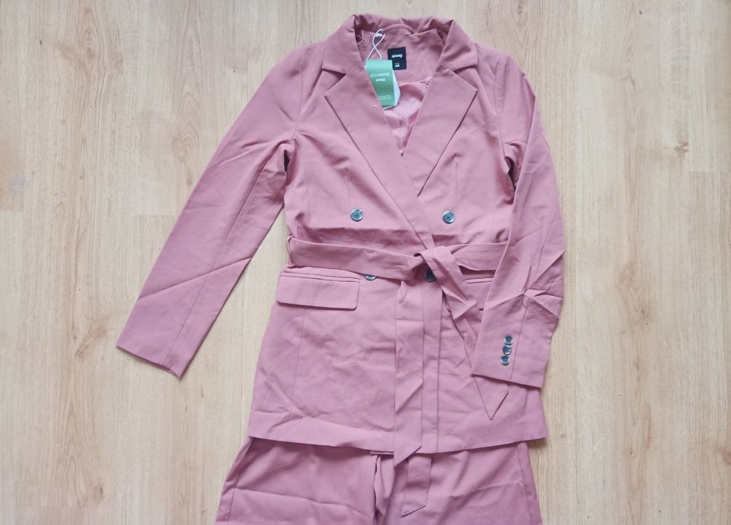 Koralowy zestaw elegancki garnitur m/38
