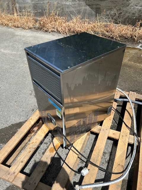 Máquina de gelo usada