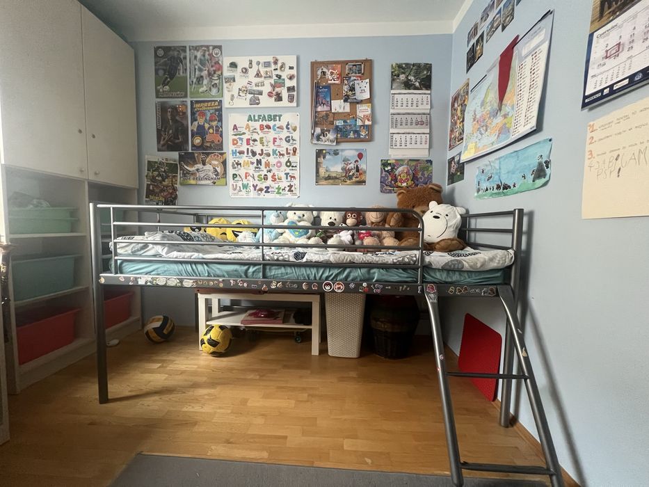 Metalowe łóżko ikea