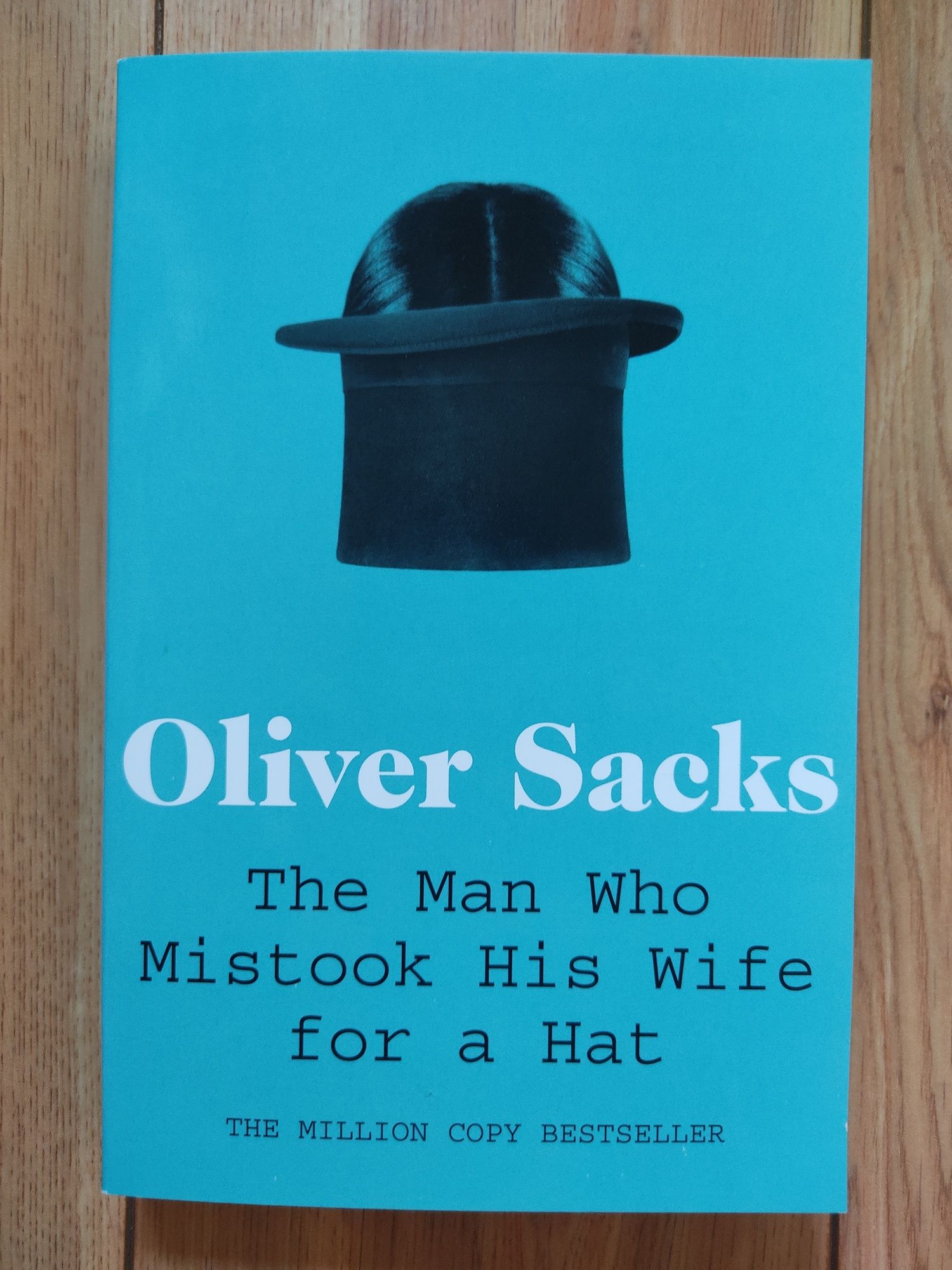 Livro "The Man Who Mistook His Wife For A Hat"