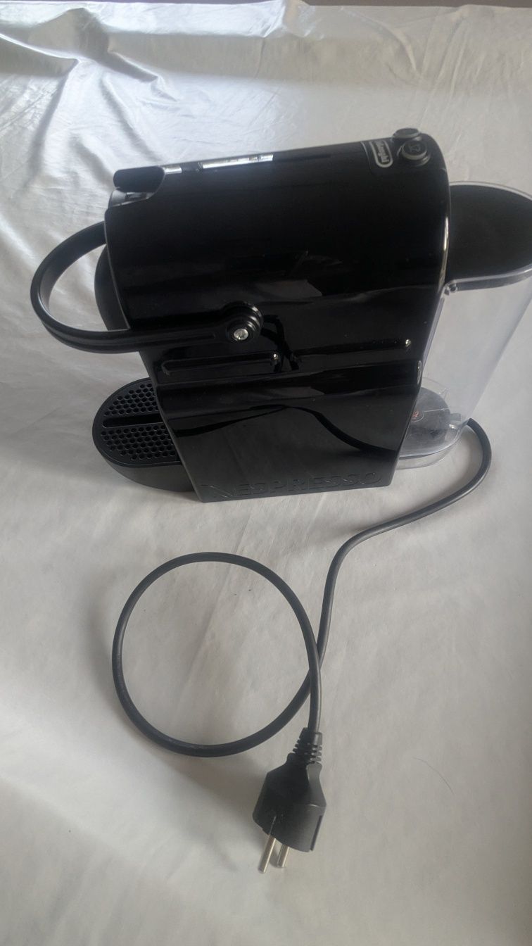 Máquina Nespresso Delonghi