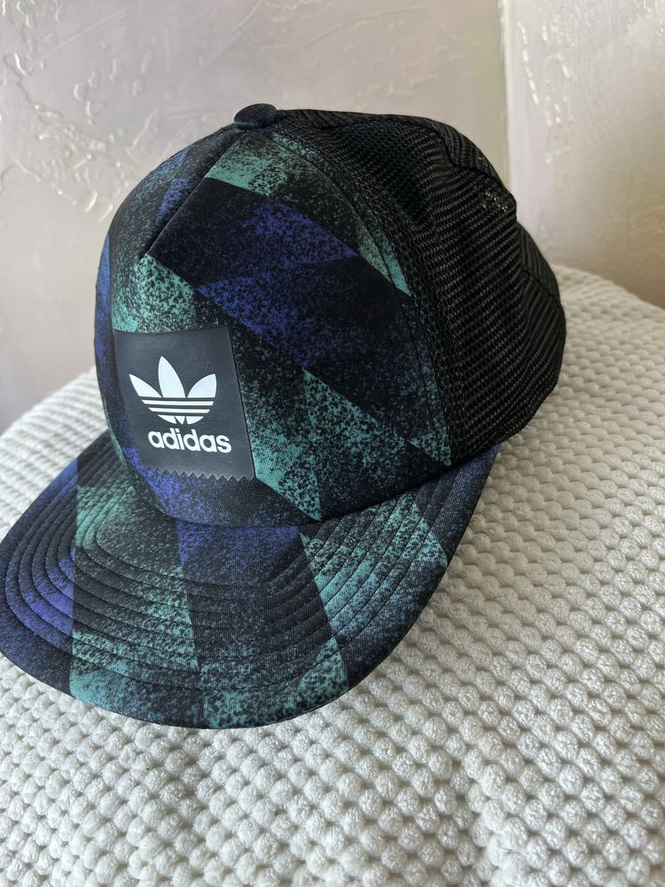 Кепка adidas originals у клітинку — стиль 90-х із логотипом trefoil