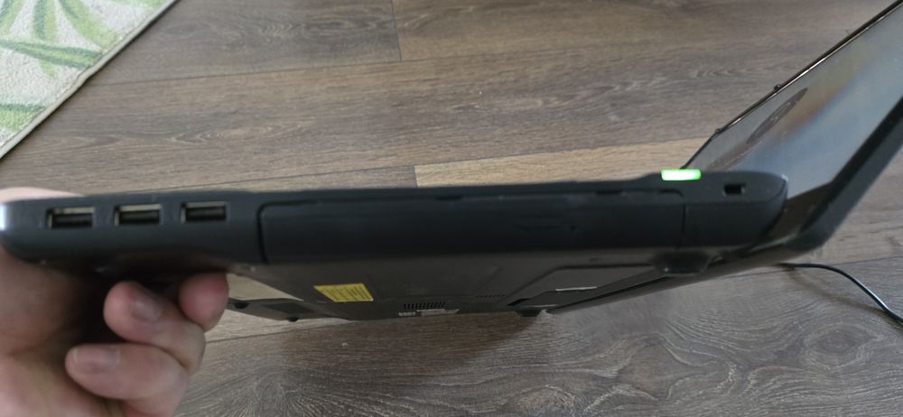 Laptop sony vaio PCG-71211m