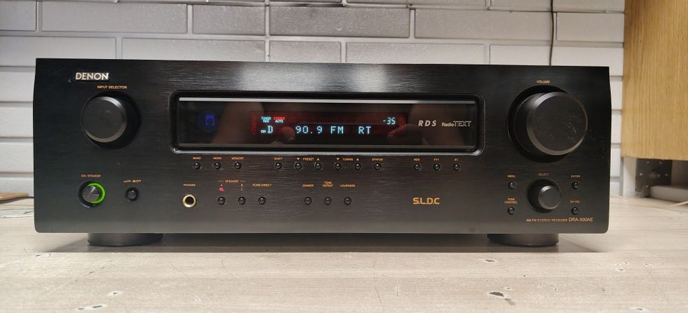 Amplituner stereo DENON DRA-500AE.