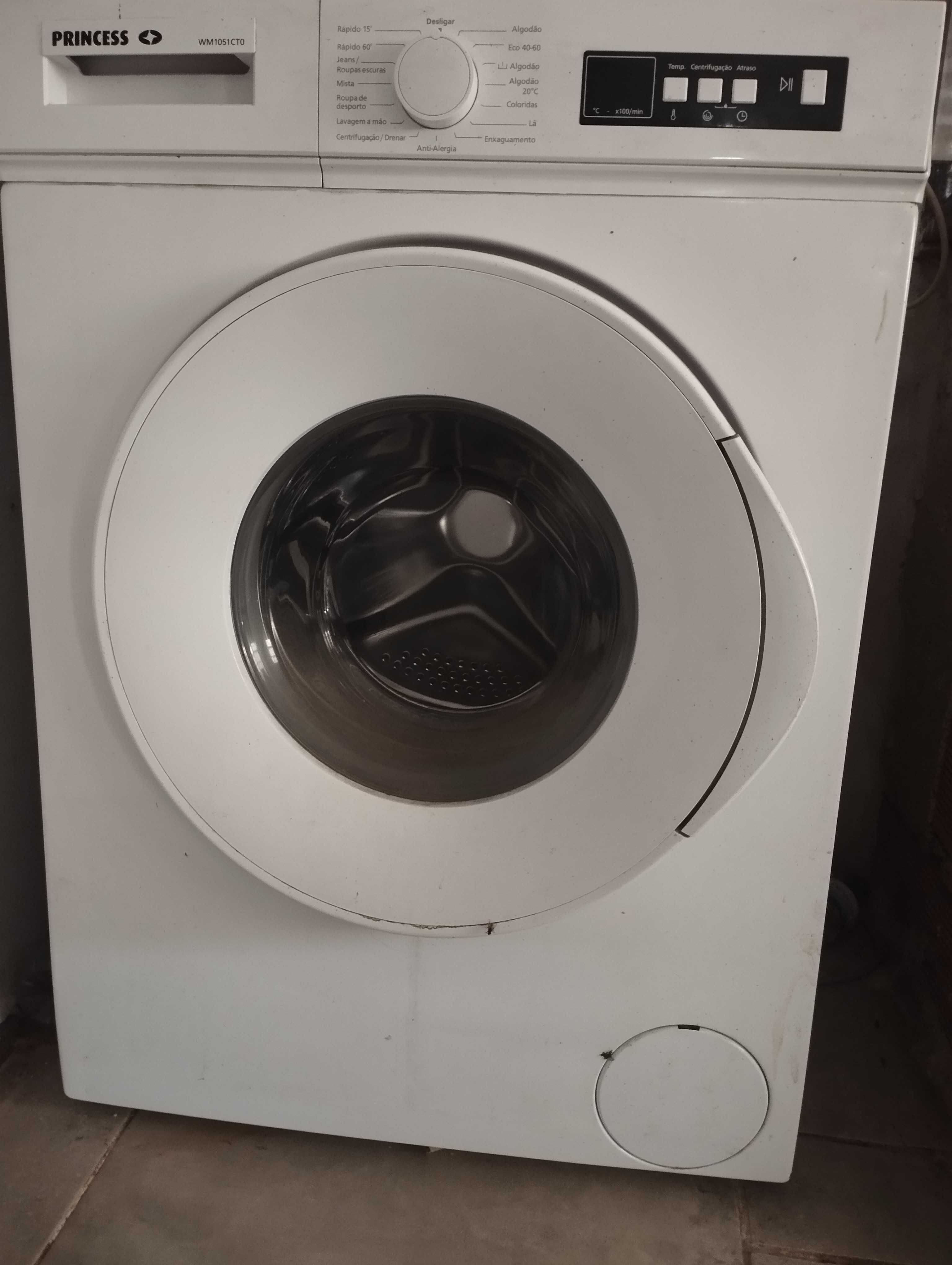 Máquina de lavar roupa de 8 kls completamente nova usada uma vez.