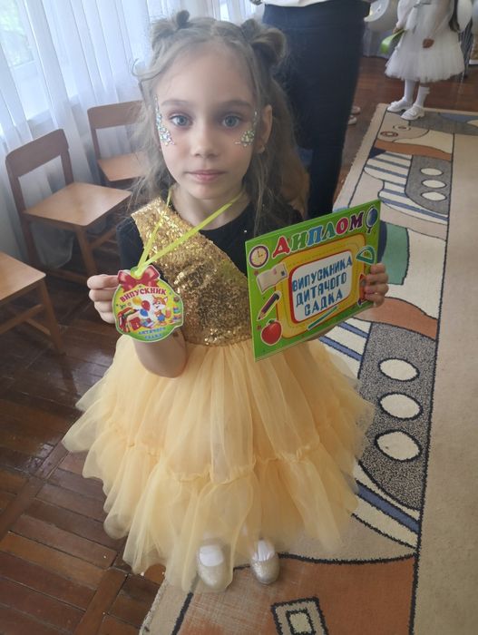 Сукня на свято або випуску