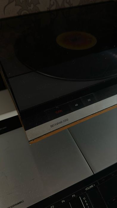 Виниловый проигрыватель Bang & Olufsen (Дания) B&O