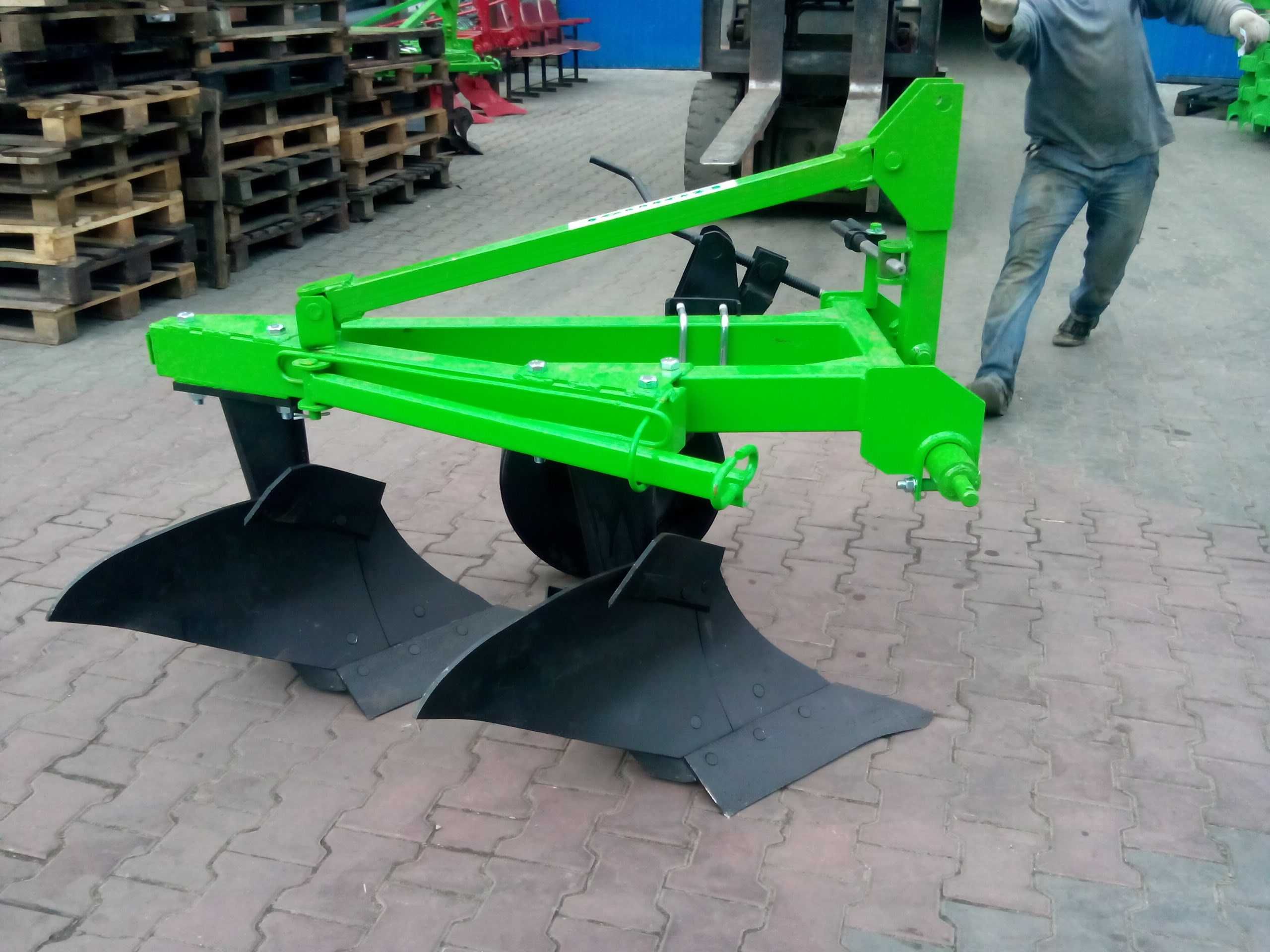 Плуг 2 3 4 5 корпусний Bomet