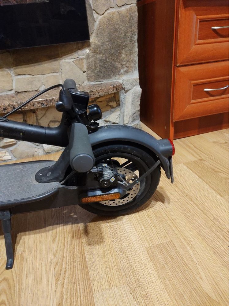 Електросамокат Xiaomi Mi Electric Scooter Essential Black