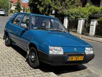 Skoda Favorit zabytkowa na żółtych tablicach