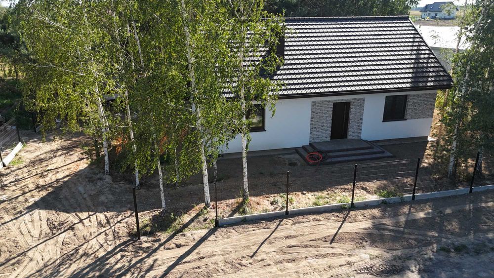 Nowy dom w stanie deweloperskim na dużej zagospodarowanej działce