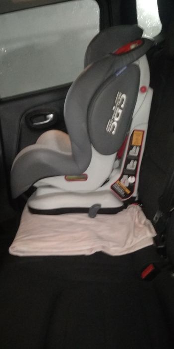 Детское автокресло El Camino Bastion — отличное состояние!