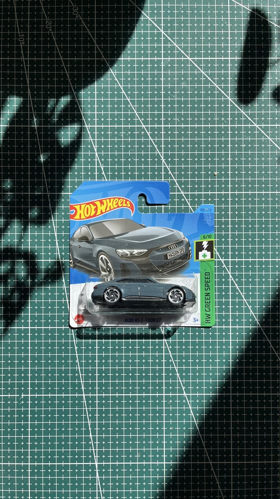 Model Hot Wheels Audi RS E-Tron GTskala 1:64 resoraki autka