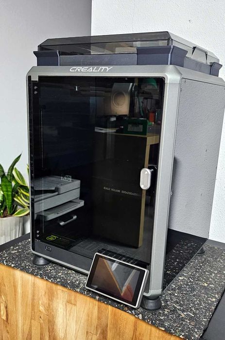 Impressora 3D Creality K1C, com root e Mainsail instalados.