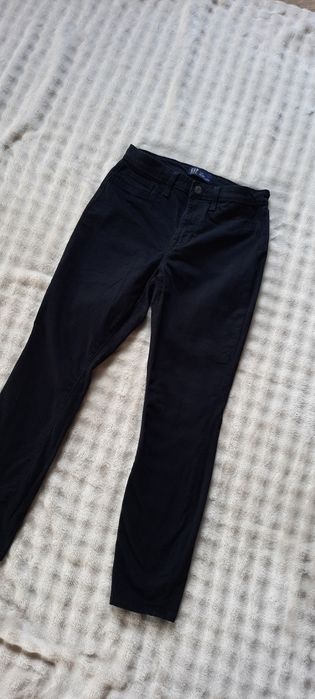 Czarne spodnie jeansy GAP denim High Rise rozmiar S/26