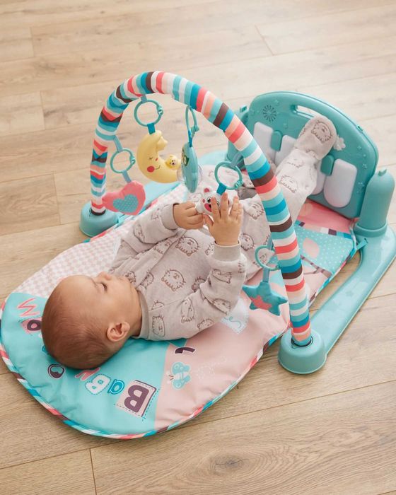 Ігровий килимок для немовлят, Дитячий килимок із підвісними іграшками