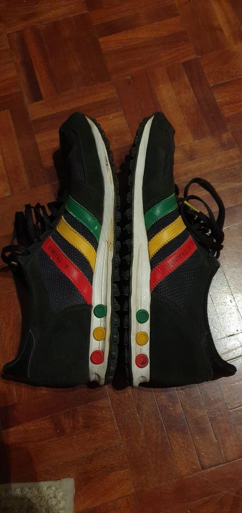 Tênis Adidas L.A Trainer Preto com listras nas cores da Jamaica