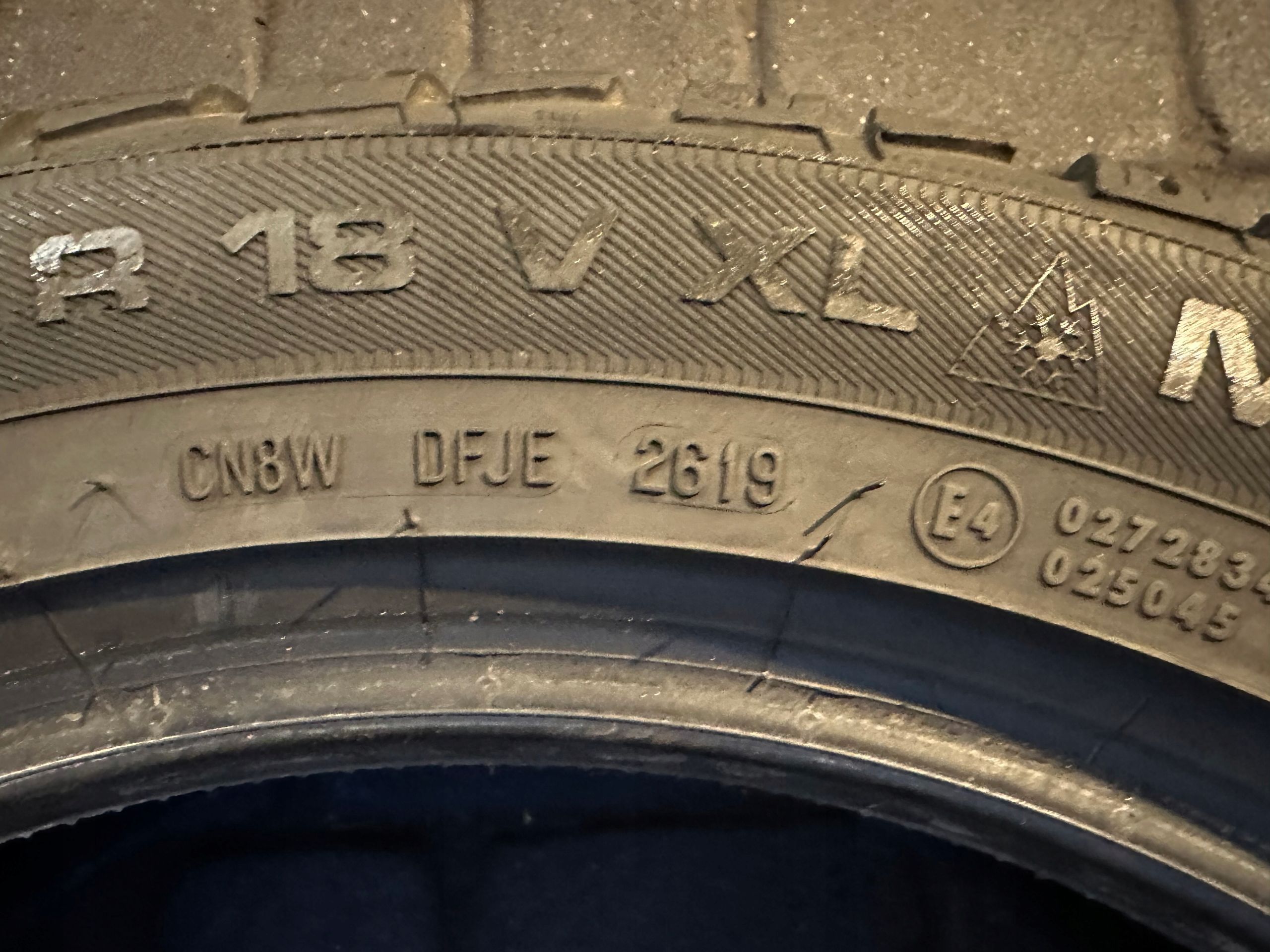 JAK NOWE Opony Uniroyal MS plus 77 - 245/45/18