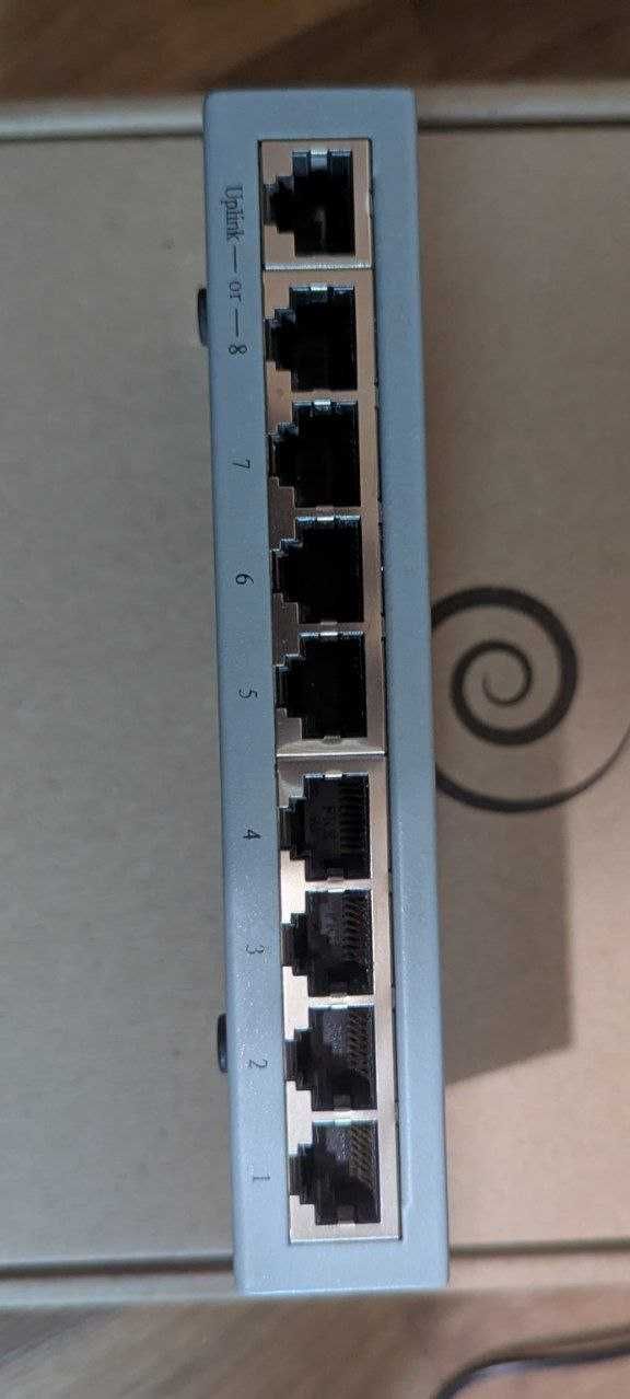 комутатор Alied-Telesyn FS-708LE