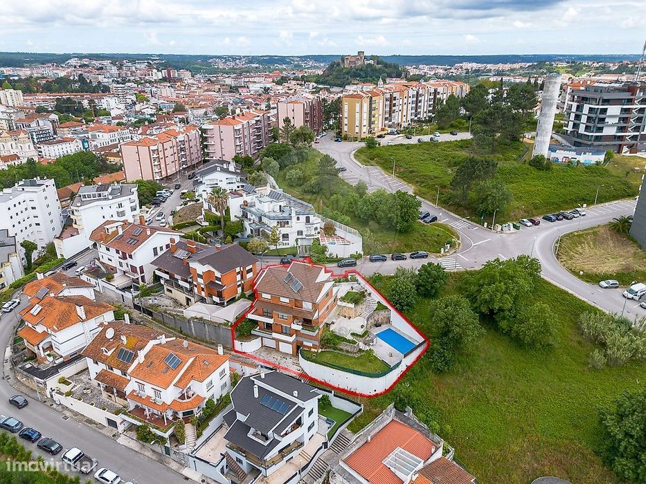 Moradia T8 para venda