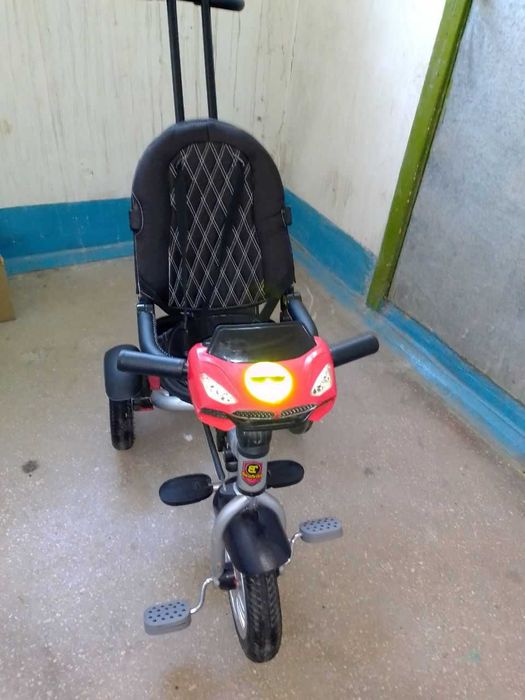 Трехколесный велосипед с родительской ручкой, б/у. Надувные колеса