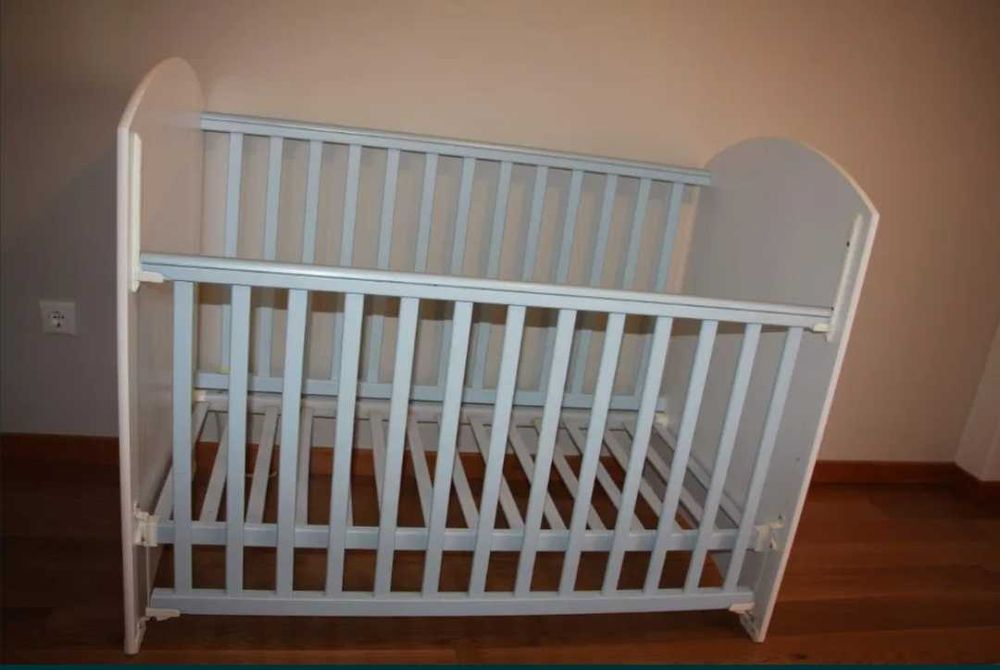 Berço de bebê usado em bom estado