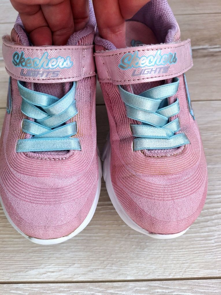 Кроссовки на девочку р-р 28 Skechers