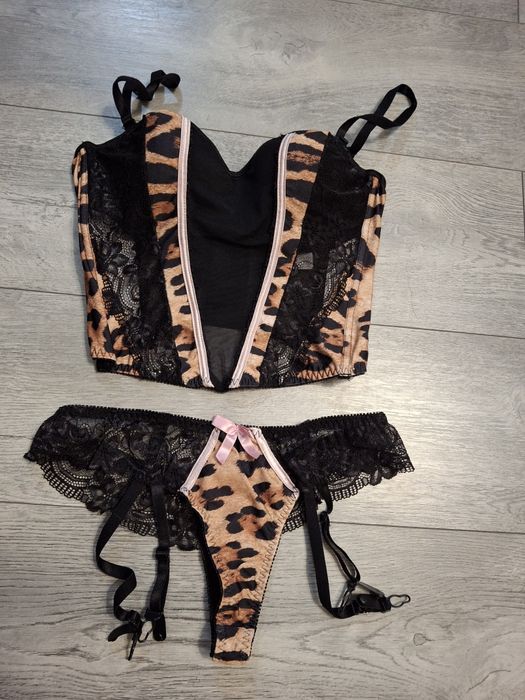 Жіноча білизна, стріп, сексуальні наряди