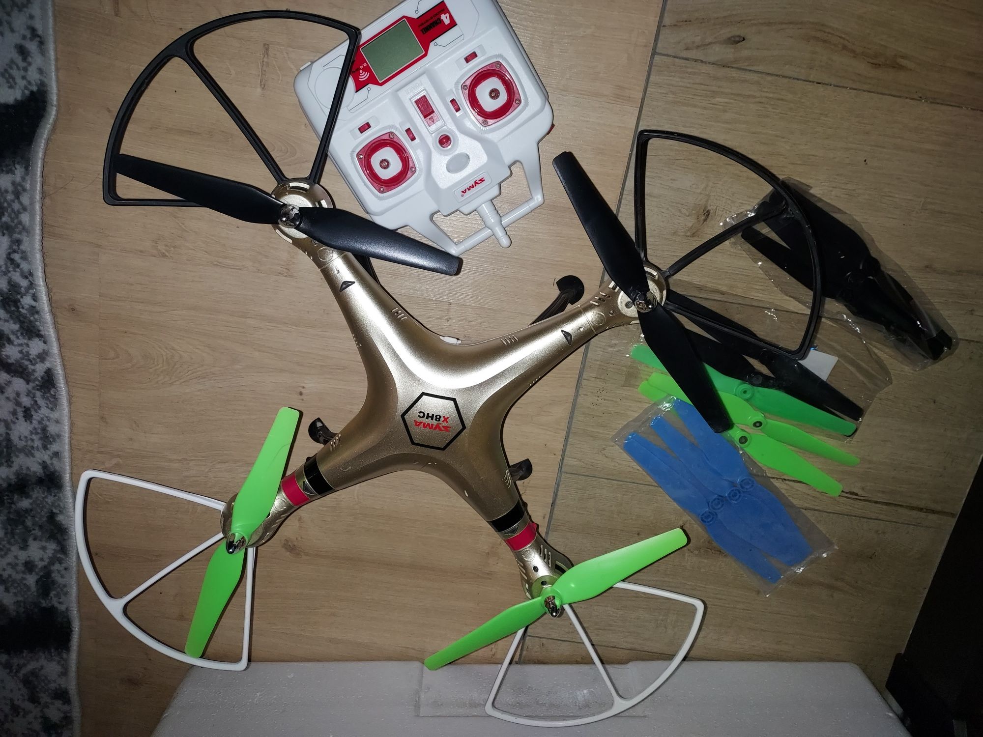 Dron SYMA X8HC kamera