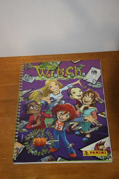 Caderneta "Witch" Panini