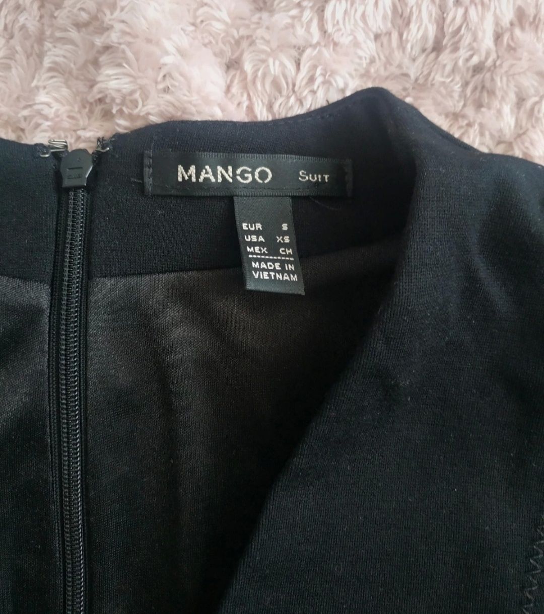 Elegancka czarna sukienka Mango