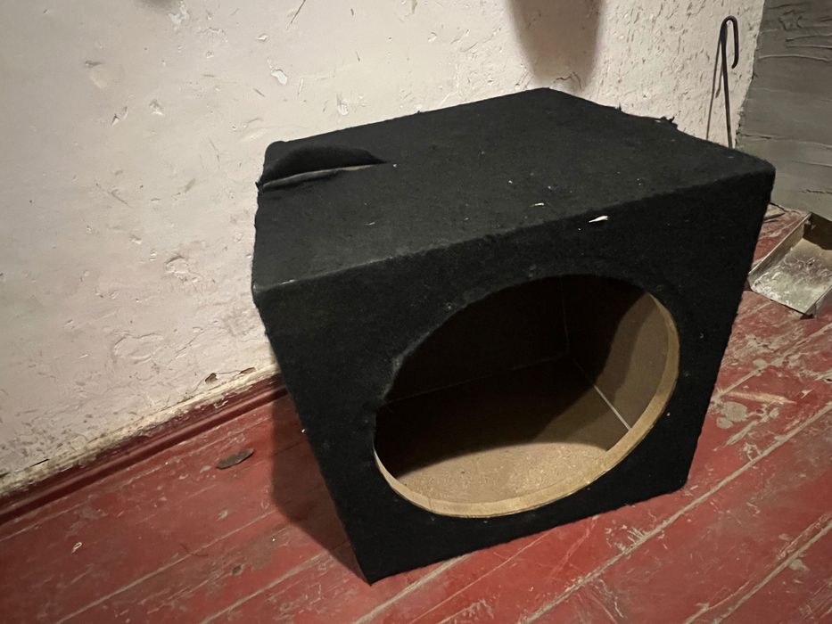 Продам короб під динамік