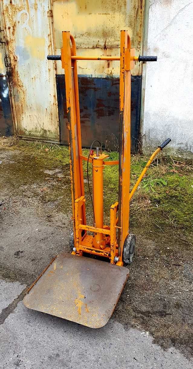 Podnośnik montażowy do materiałów hydrauliczny z platformą towarowy