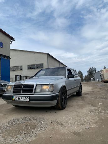 Mercedes-Benz W124 E230
