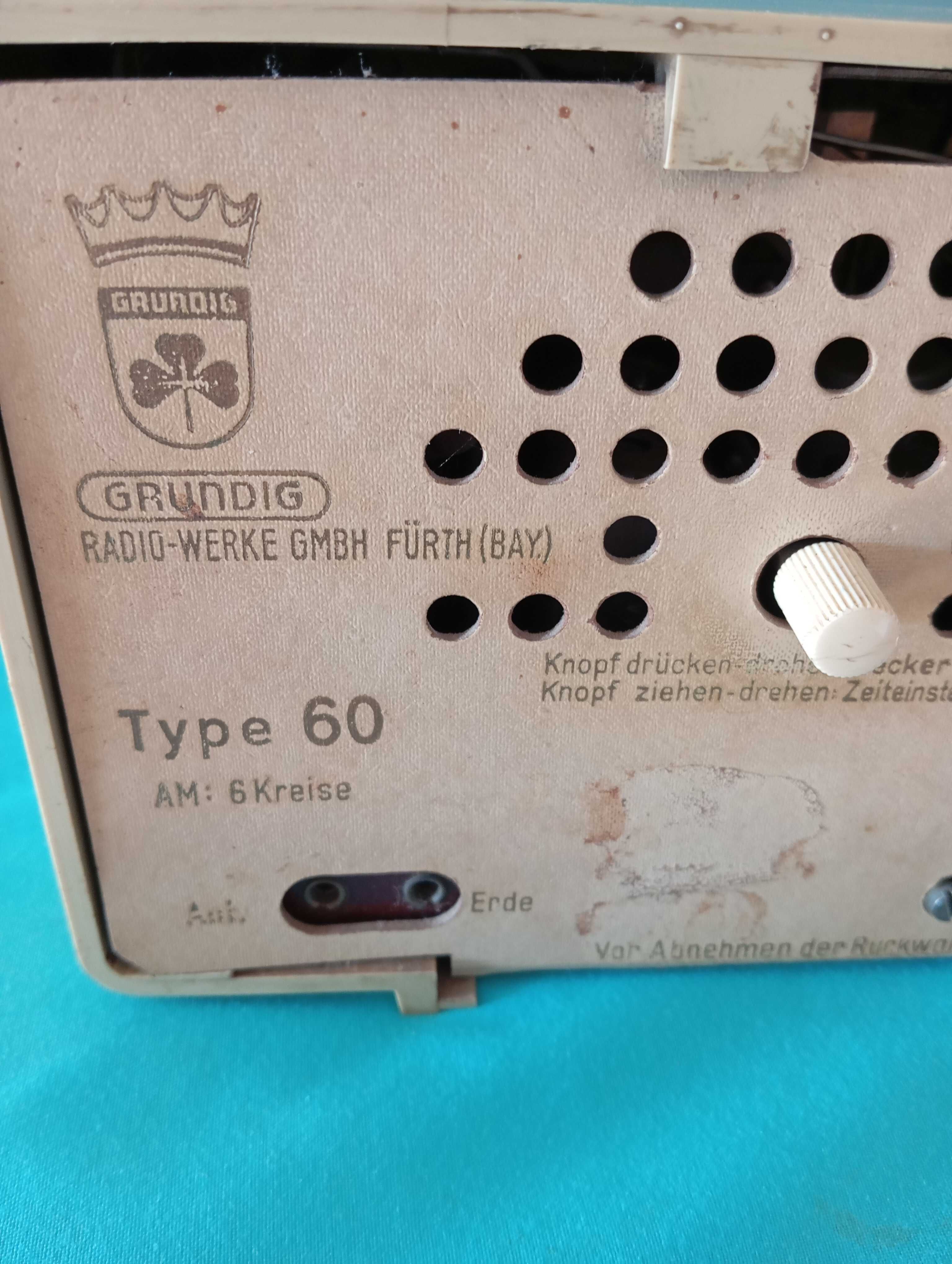 Rádio antigo Grundig Type 60   AM/relógio para reparar ,Válvulas