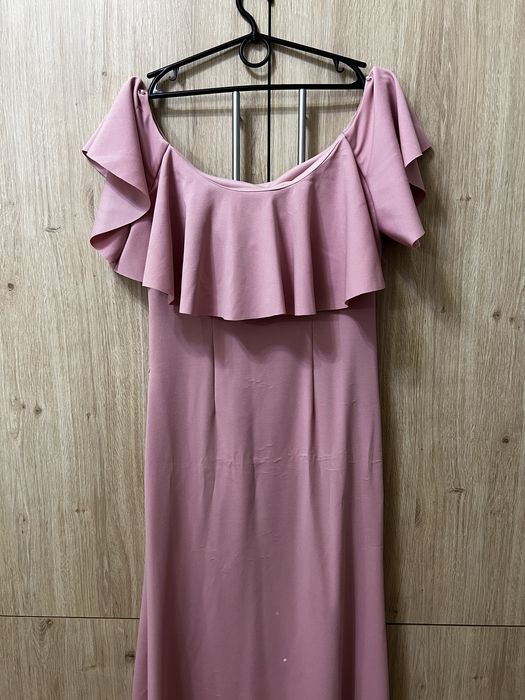 Вечірня рожева сукня