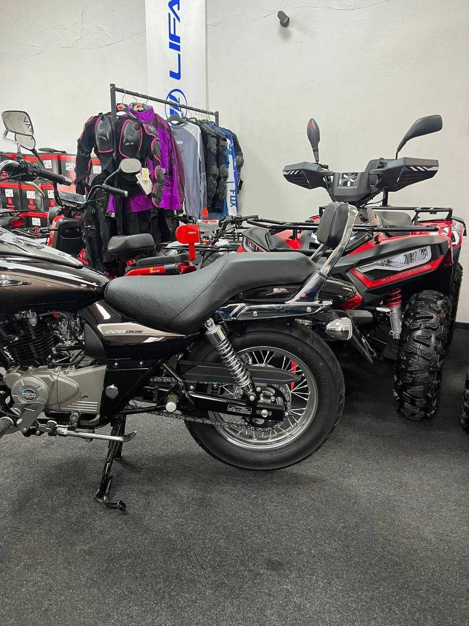 Купити мотоцикл BAJAJ AVENGER CRUISE 220