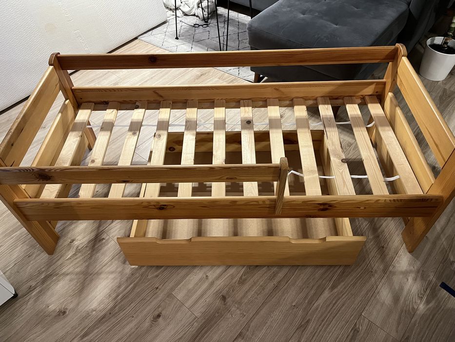 Łóżko sosnowe 160x80 z szufladą