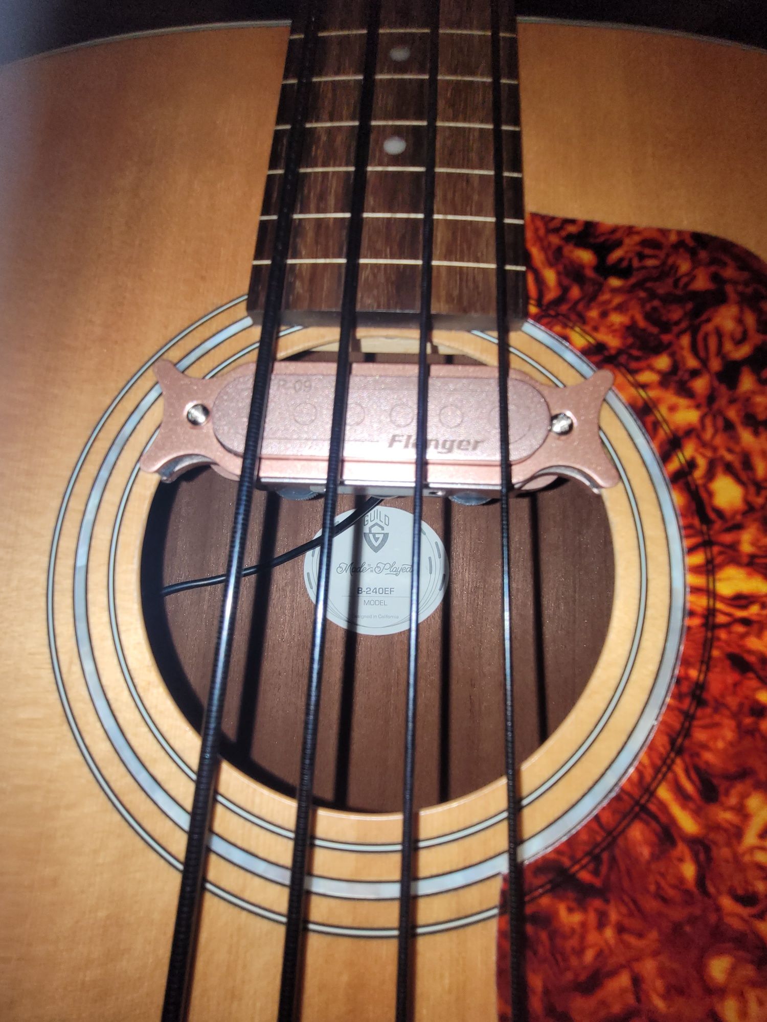 Gitara basowa fretless Guild 240 EF