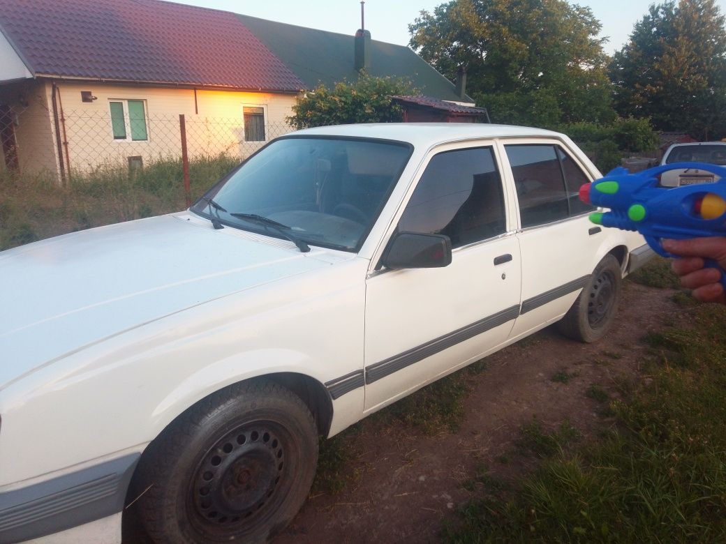 Продам Опель аскону