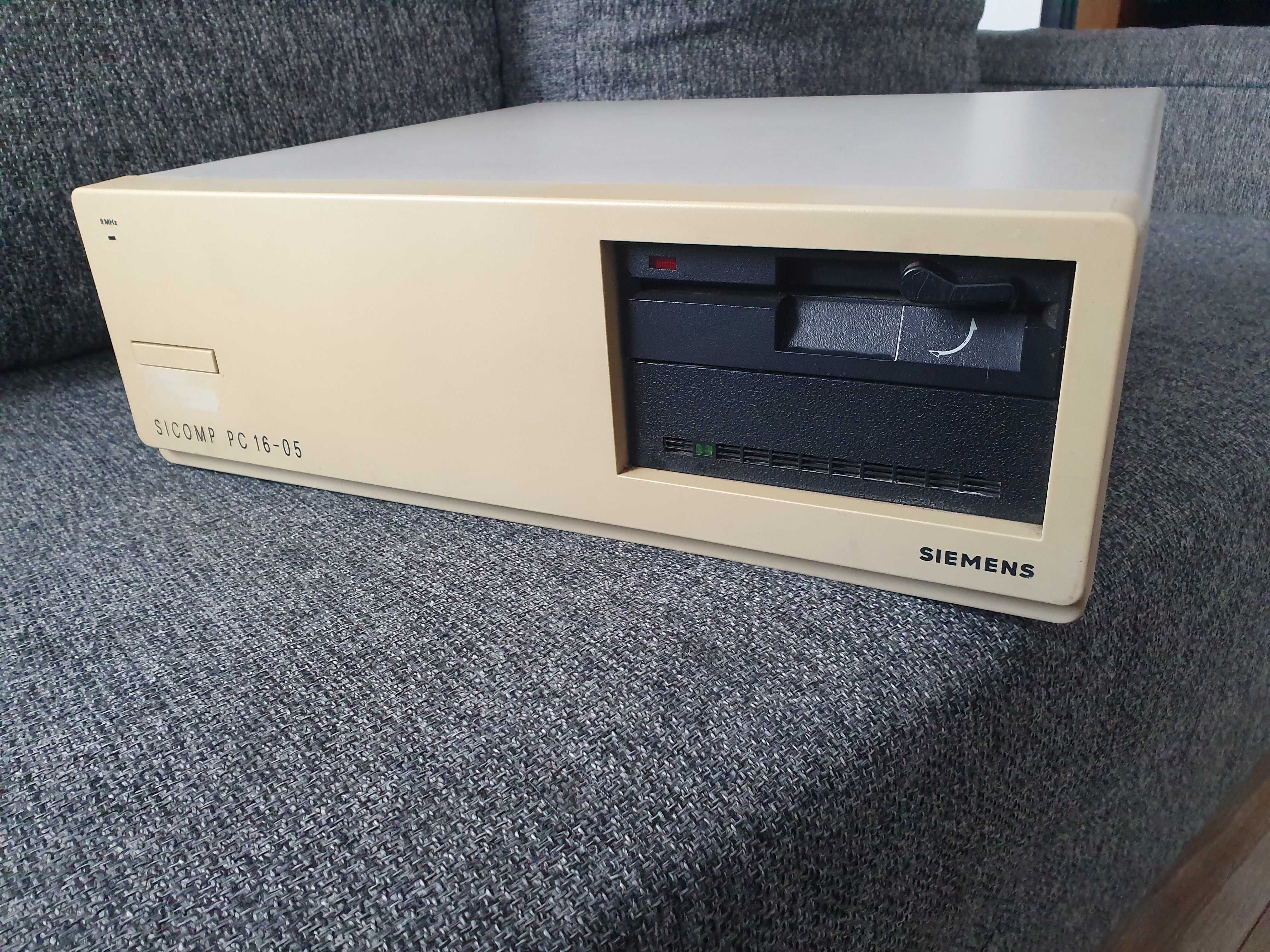 Stary zabytkowy komputer stacjonarny Siemens sicomp PC 16-05 retro