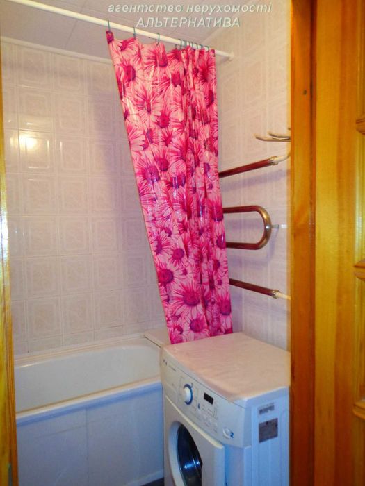 4-х к кв 700 річчя р-н Депот Центр, 3 ПОВЕРХ не кутова, на дві сторони