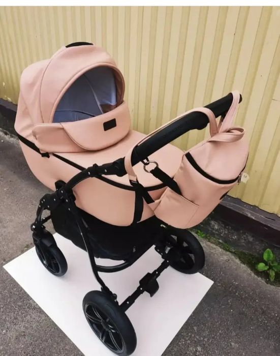 Продам универсальную коляску 2 в 1,экокожа